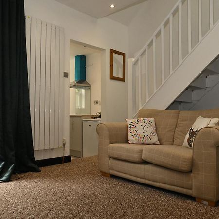 Cozy Luton Apartment Chatham  Exterior photo