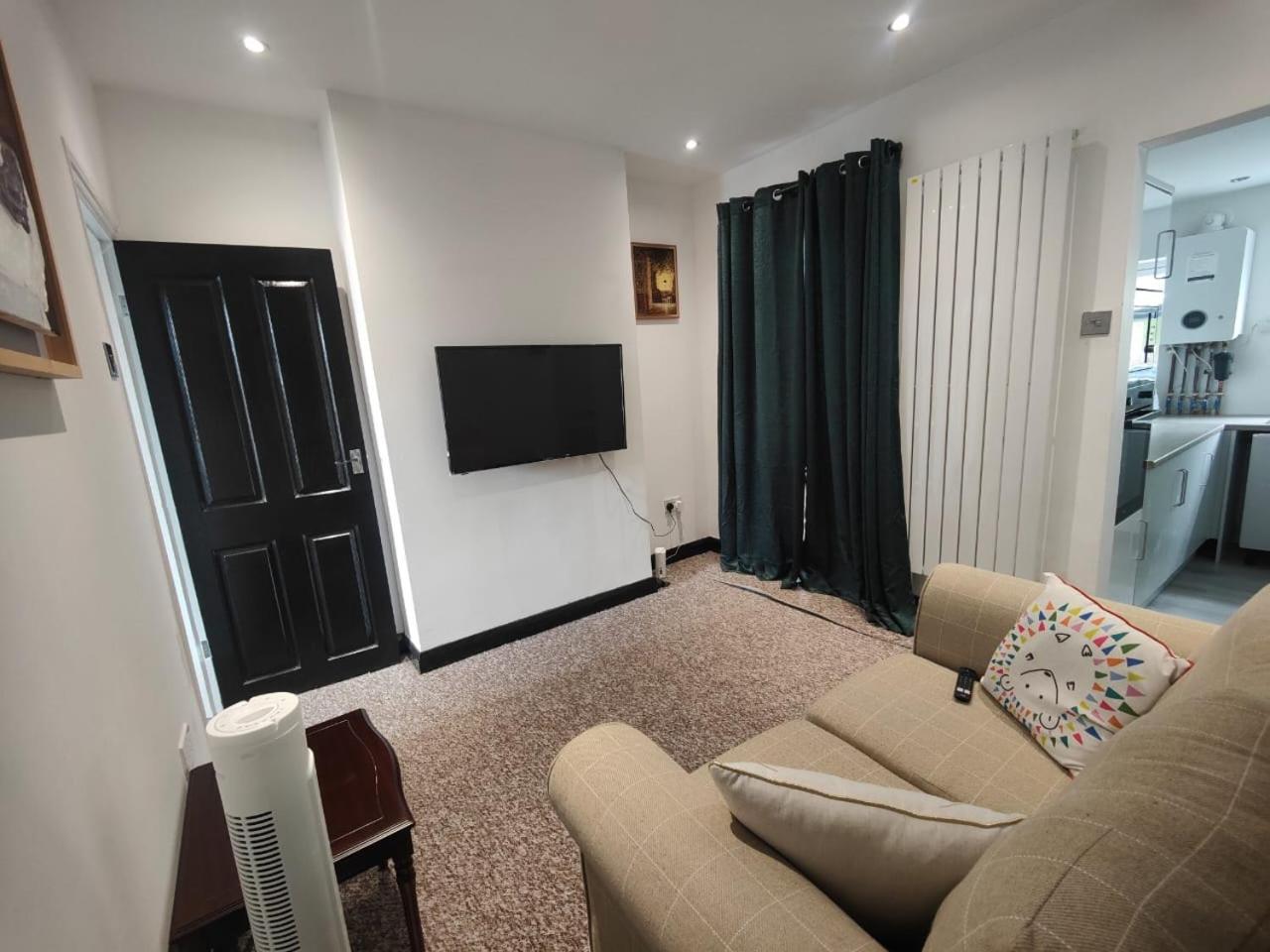 Cozy Luton Apartment Chatham  Exterior photo